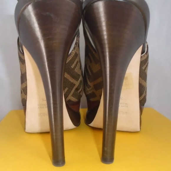 🔥🔥SOLD🔥🔥 Authentic Fendi monogram heels - Picture 4 of 5